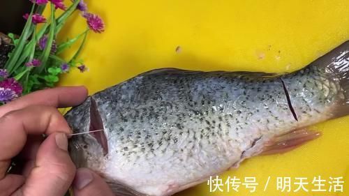鲜美|家常版红烧鲤鱼,怎么调汤汁是重点,肉质鲜美酱香入味