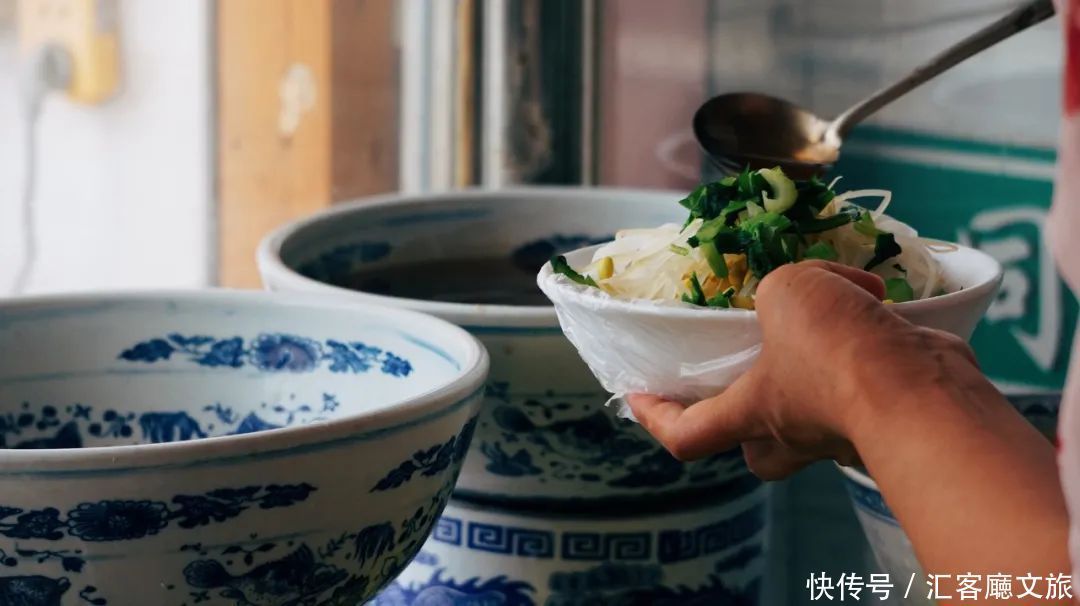 回民|西安最靠谱吃喝攻略:本地人告诉你,才不去回民街!