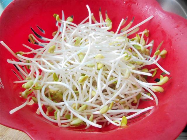 韭菜|韭菜和“它”天生一对，1周吃3次，排出体内宿便，大肚腩变小了