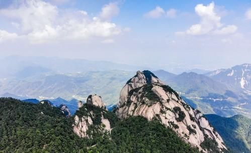 长白山|比长白山天池还美的高山湖泊，海拔1100米，藏在皖南不知名景区