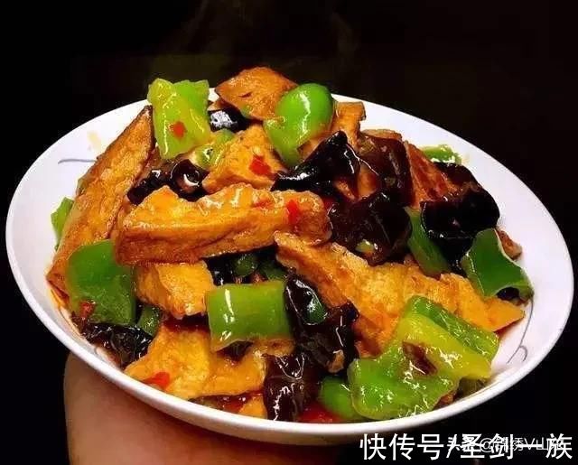 大厨教你在家制作12道下酒菜，简单又美味，家人朋友一定都爱吃