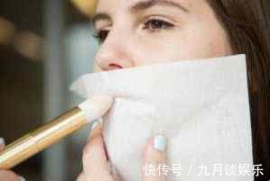 嘴唇|涂口红,还在傻傻抿嘴唇这4步缺一不可,不然别怪口红粘杯掉色