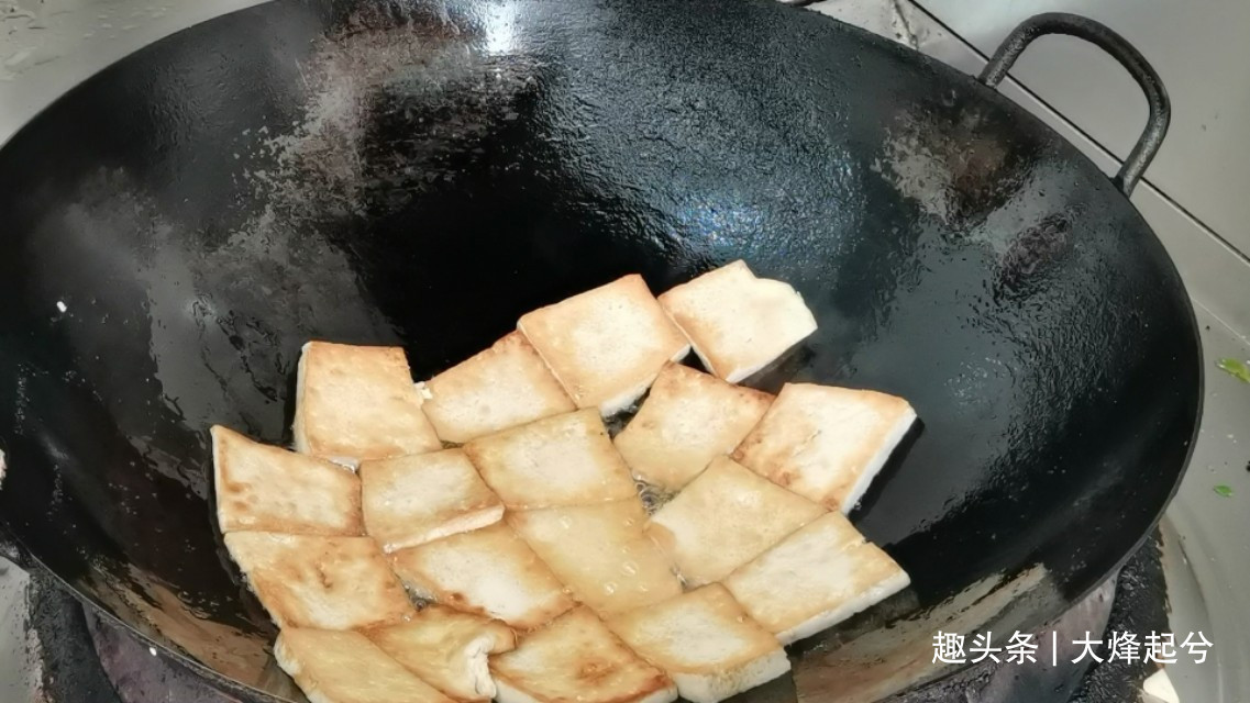 家常菜豆腐回锅肉,鲜香美味又下饭,做法简单,上桌即扫光