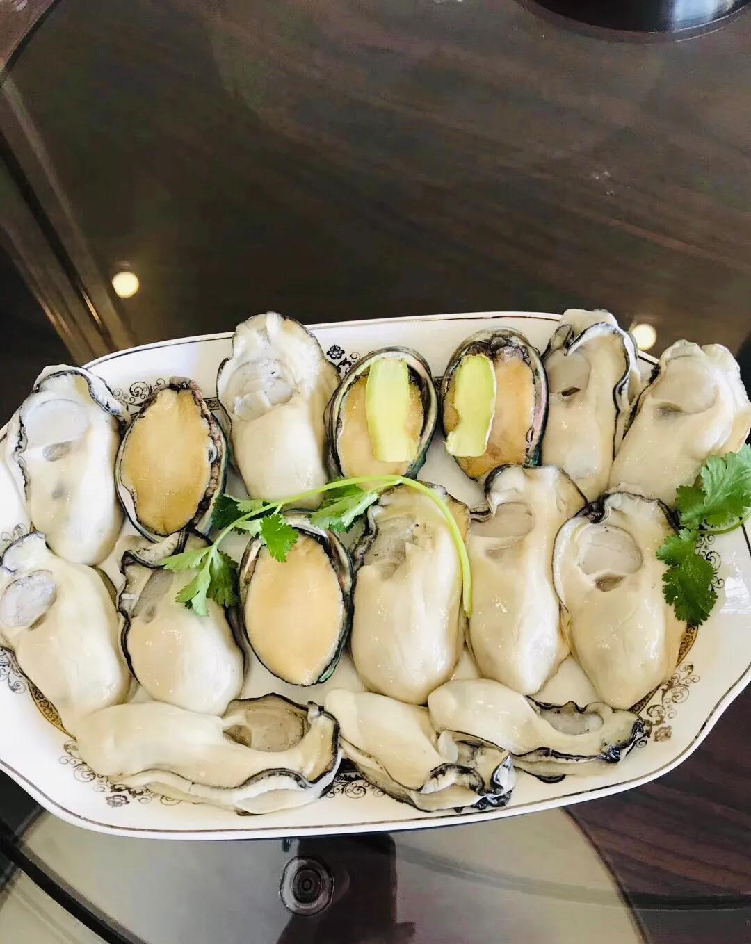 吃生蚝就得按桶算,4种做法天天不重样,最后一种我吃宵夜必点