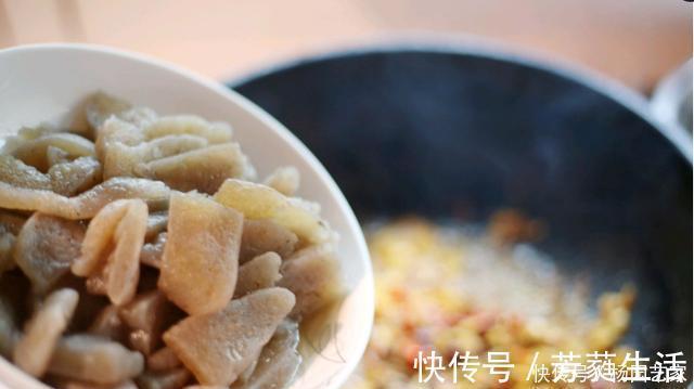 魔芋豆腐|冷天,晚餐用这菜代替主食,少油低热饱腹快,常吃不运动也瘦