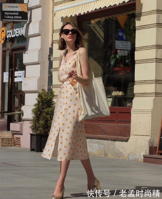 博主|上班没时间搭配?一条简单的连衣裙让你一周不重样