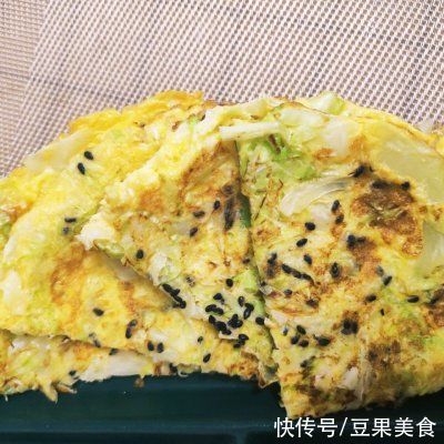 蛋饼|超级爽口下饭的减脂餐之包菜蛋饼，上桌秒光