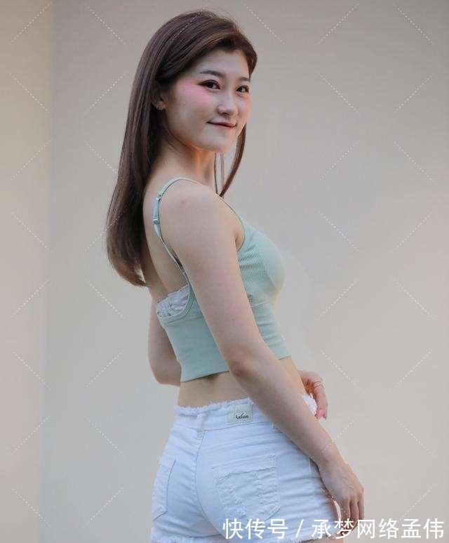 搭配|经典简约的连衣裙，非常适合时尚美女的日常穿搭，穿出你的品位