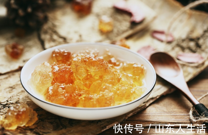 阿胶|秋冬皮肤干燥,多喝点它,比牛奶还滋润,喝一碗它皮肤水汪汪