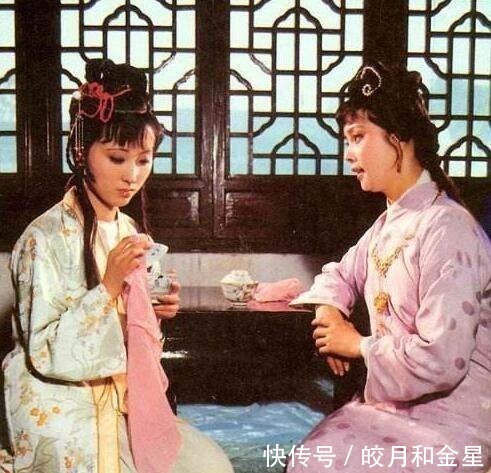 薛宝钗！《红楼梦》中薛宝钗送黛玉燕窝这段，她到底有什么目的