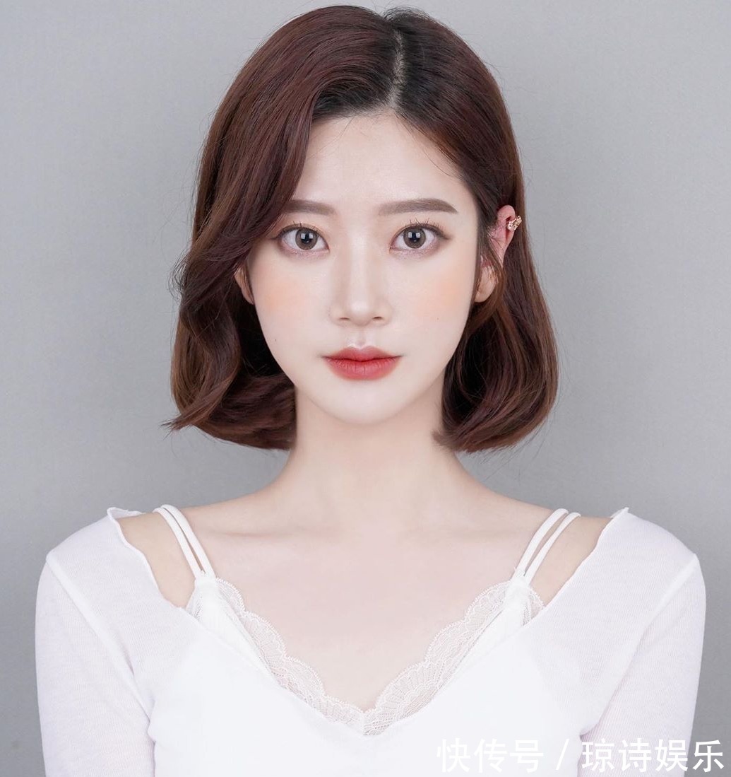 脸小 脸圆、脸大的女人,秋天换发型就换这4种短发,显脸小不止一圈