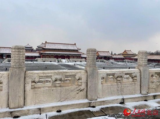 组图：北京迎2022年初雪 故宫覆盖白雪更显魅力