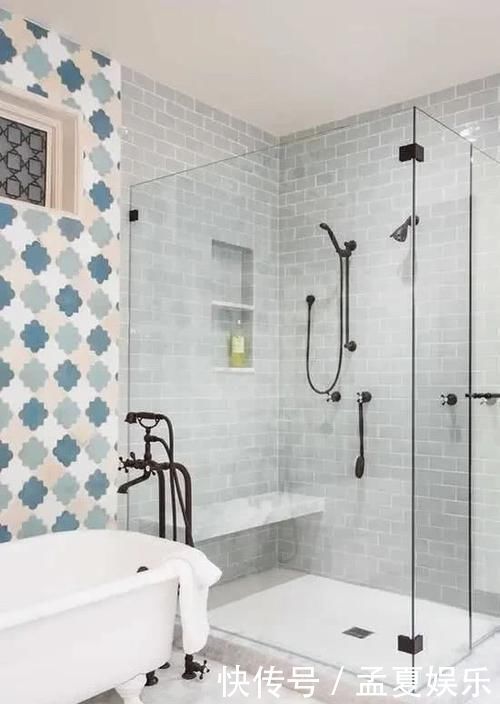 长方形|卫生间再小都要砌个墩子,墙角不要1㎡,老人却安全实用多了