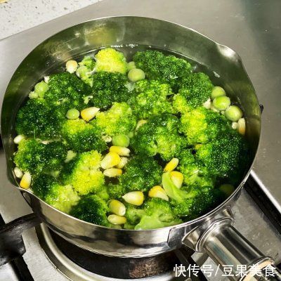 这道西兰花虾仁土豆沙拉太销魂，同事吃过都找我要菜谱