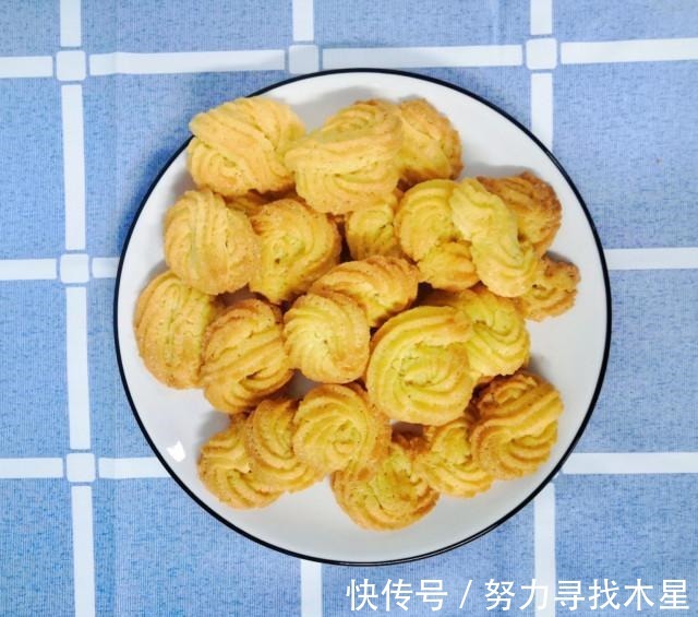 原味曲奇饼干,酥脆香甜,自己吃送人都不错!