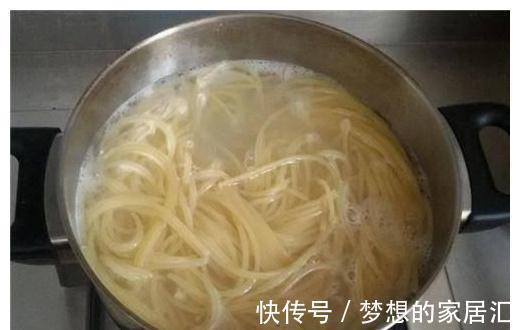 茄汁虾仁|此面汤汁浓郁，越嚼越想吃，一碗都不够吃，家人都爱吃！