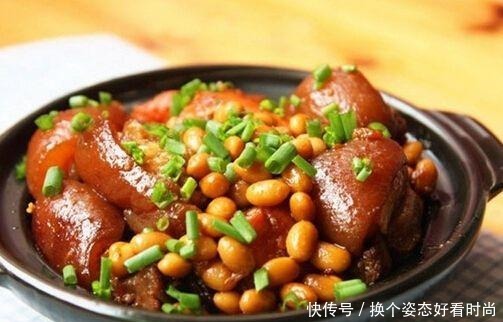 炖猪蹄时不要只焯水,多加一个步骤,炖好的猪蹄香气扑鼻,无腥味