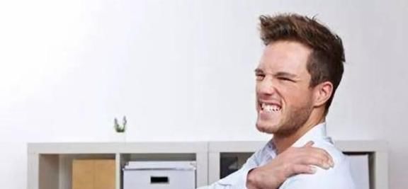 不疼不痒却查出肺癌医生其实身体这3部位的疼痛,早已提醒过