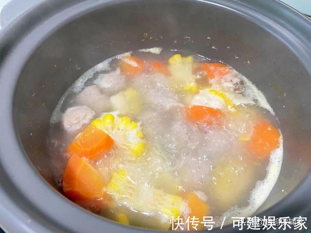 丸子|秋季润燥，这汤能帮忙！鲜香暖胃又护眼，娃咕噜咕噜喝掉一大碗