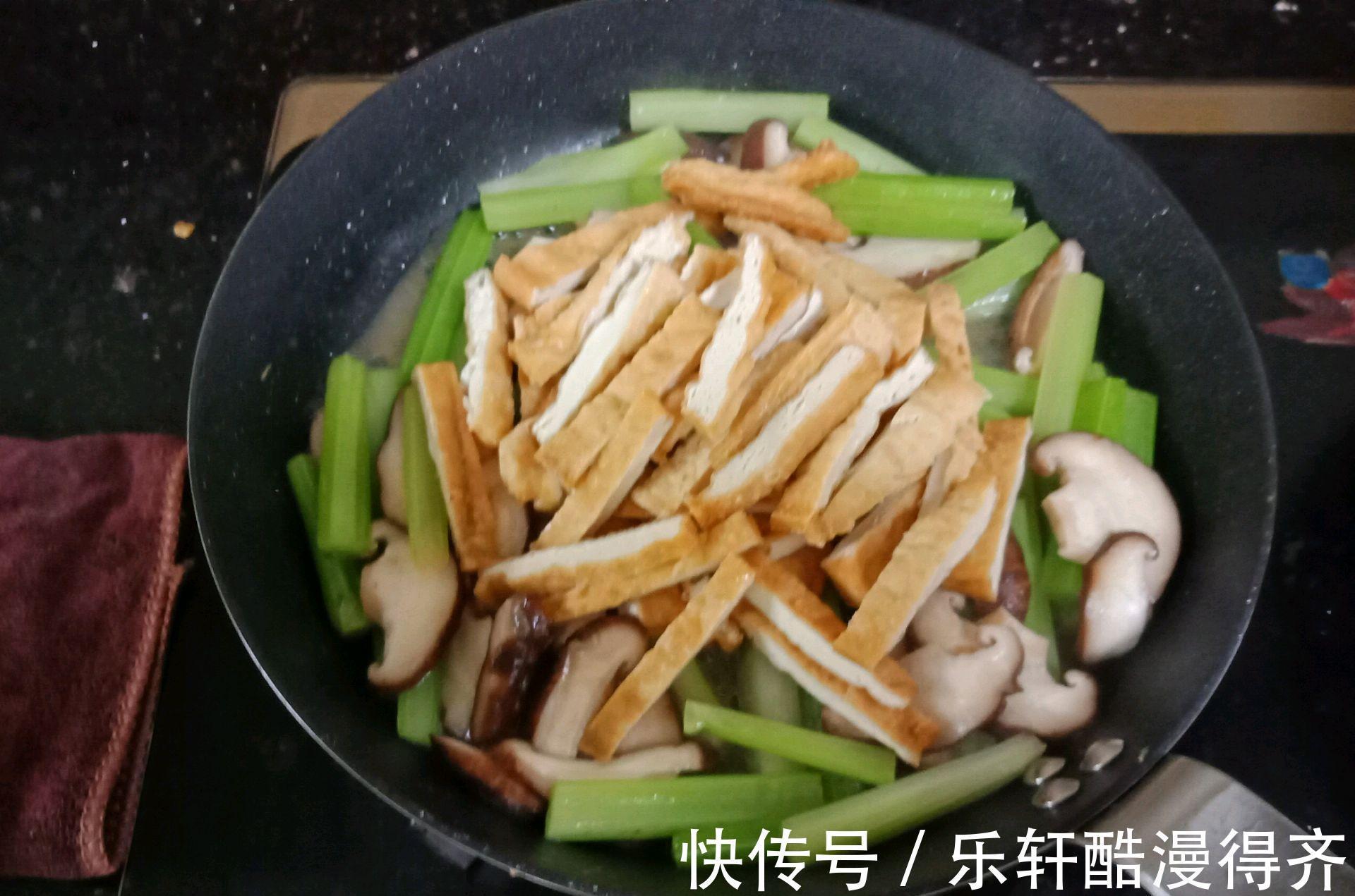 香菇|秋天进补，多给孩子吃这盘菜，营养互补，美味下饭，比吃猪肉更香