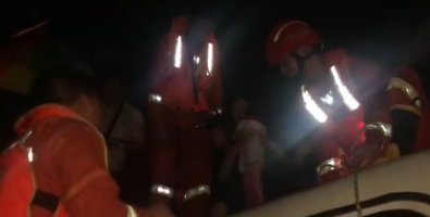 郑州消防|郑州消防成功转移被困大巴车31名乘客，救援时现场水位达2.8米