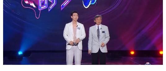 34岁萧敬腾给32岁张碧晨做前辈,比胡夏早出道3年,齐秦沦为弃子