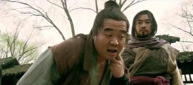 外乡人&杨志被泼皮牛二戏弄,为何不当场揍他其实这正是杨志聪明的一面!