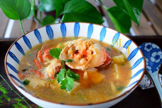 所费不多，却非常鲜美的花蟹豆腐汤，我们一家人都很喜欢喝