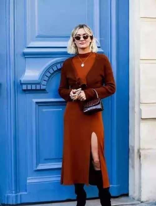 “针织品”成冬季穿搭主流！时髦大气显身材，学这4款搭配就够了