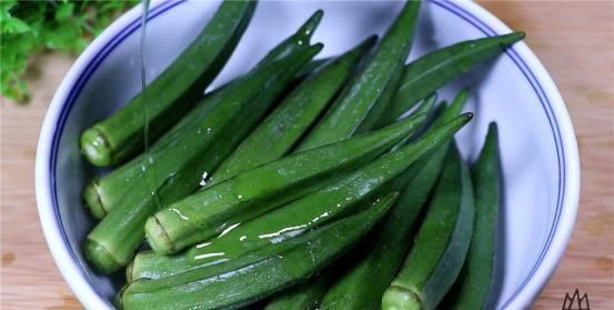 羊角菜|秋葵最忌焯水，大厨教你正确做法，鲜香脆嫩还入味，营养又解馋