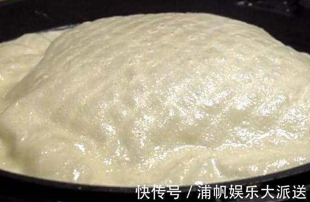 烙饼时,直接烙是大错特错,9成人都弄错了,难怪饼不筋道还很硬