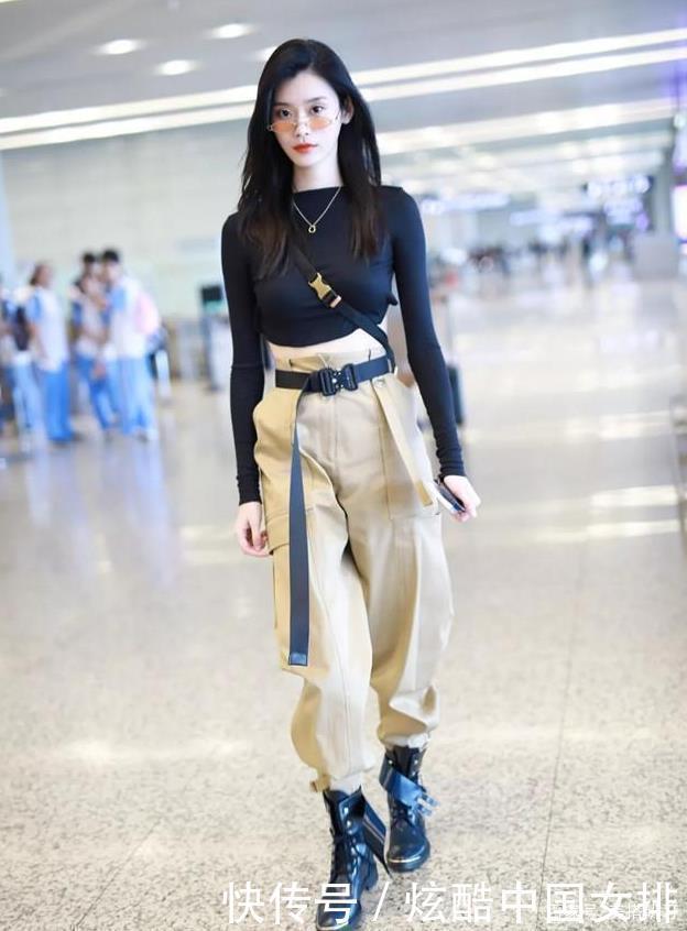 今年流行针织衫+纸袋裤，时髦优雅，怎么穿都好看！