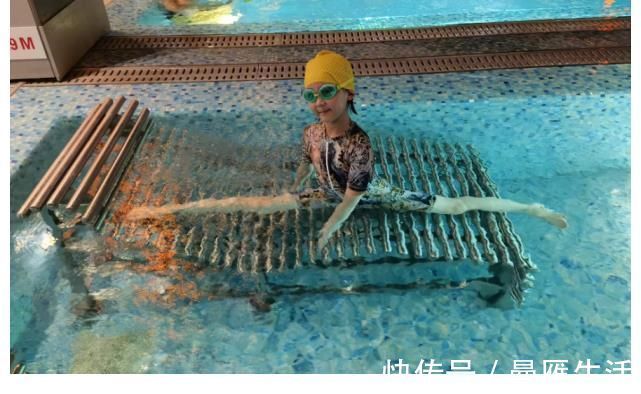 儿童节|陆毅鲍蕾为女儿庆六一,9岁小叶子水下大秀一字马,漫画腿超惹眼