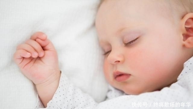 外伤性癫痫|两岁女童睡觉总是咧嘴笑，宝妈发现后送医院医生幸亏送的及时