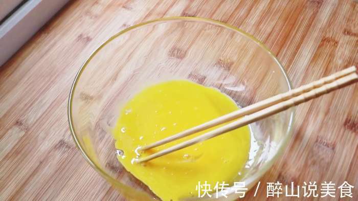 2勺糯米粉,4个鸡蛋,教你一个新吃法,比蛋糕店蛋糕好吃