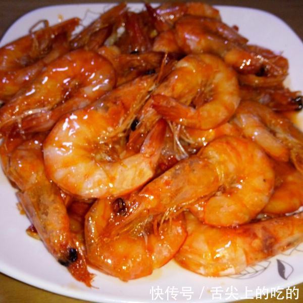 油焖大虾这样做,色泽红亮,虾肉嫩弹,快来看看吧
