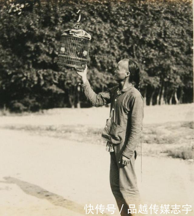 发呆|晚清时期老照片,八旗子弟游手好闲遛鸟,妇女在麻将桌前发呆
