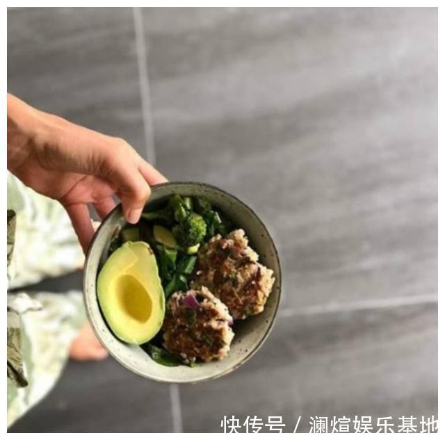 碳水化合物|她从不给女儿吃碳水化合物和精制糖,几年后女儿怎么样了?