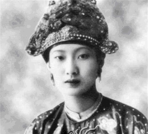 越南|国王对她一见钟情,不顾外界压力娶她为妻,为何晚年两人不相往来