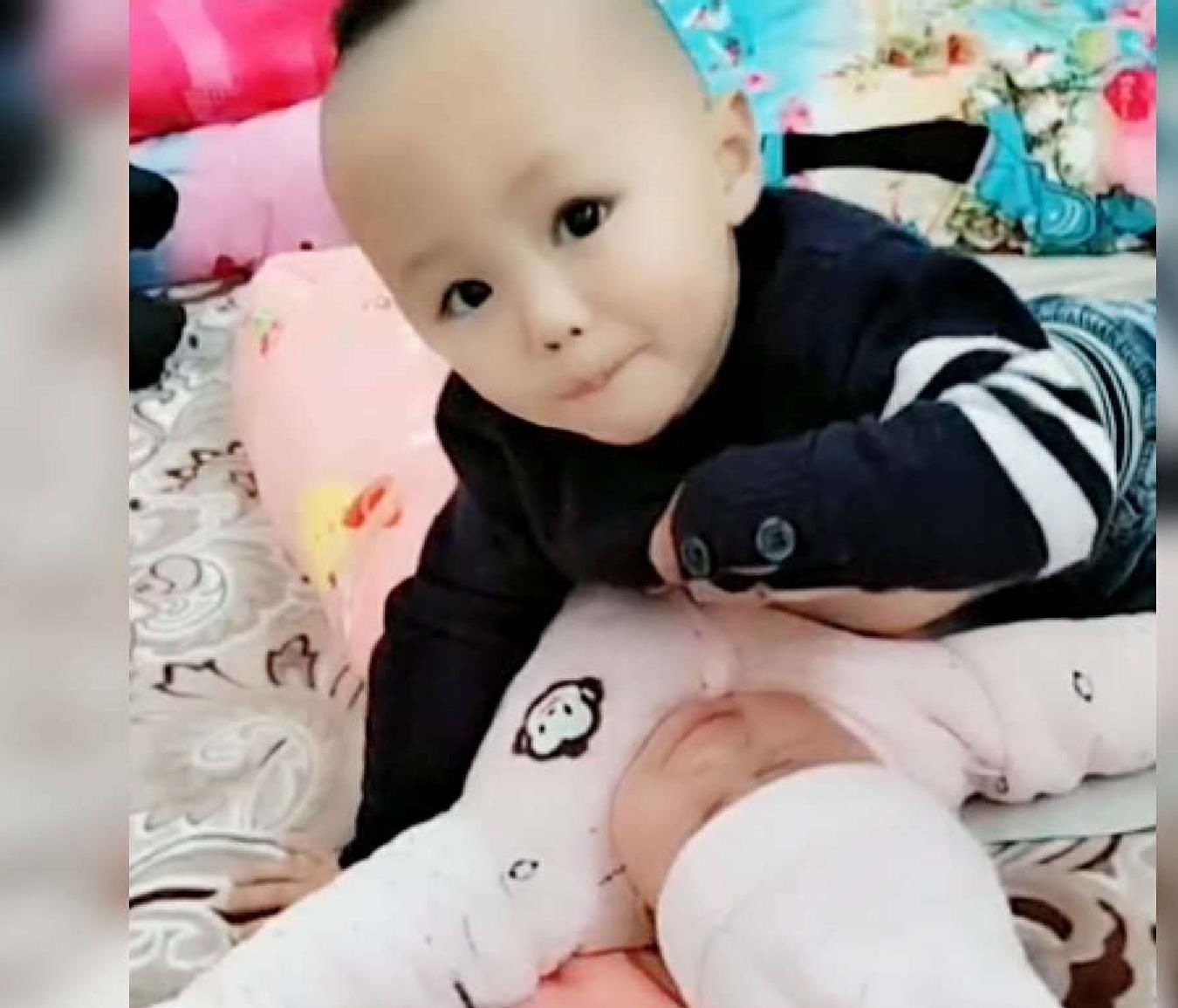 儿子|妈妈去上厕所让儿子看妹妹,出来看见哥哥,简直是笑喷了