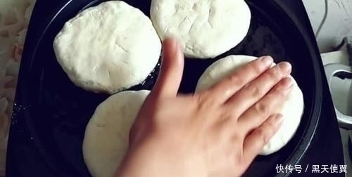 干面粉|天热宁可不吃红烧肉，也要吃包菜馅饼，不揉面不擀面，柔软鲜香