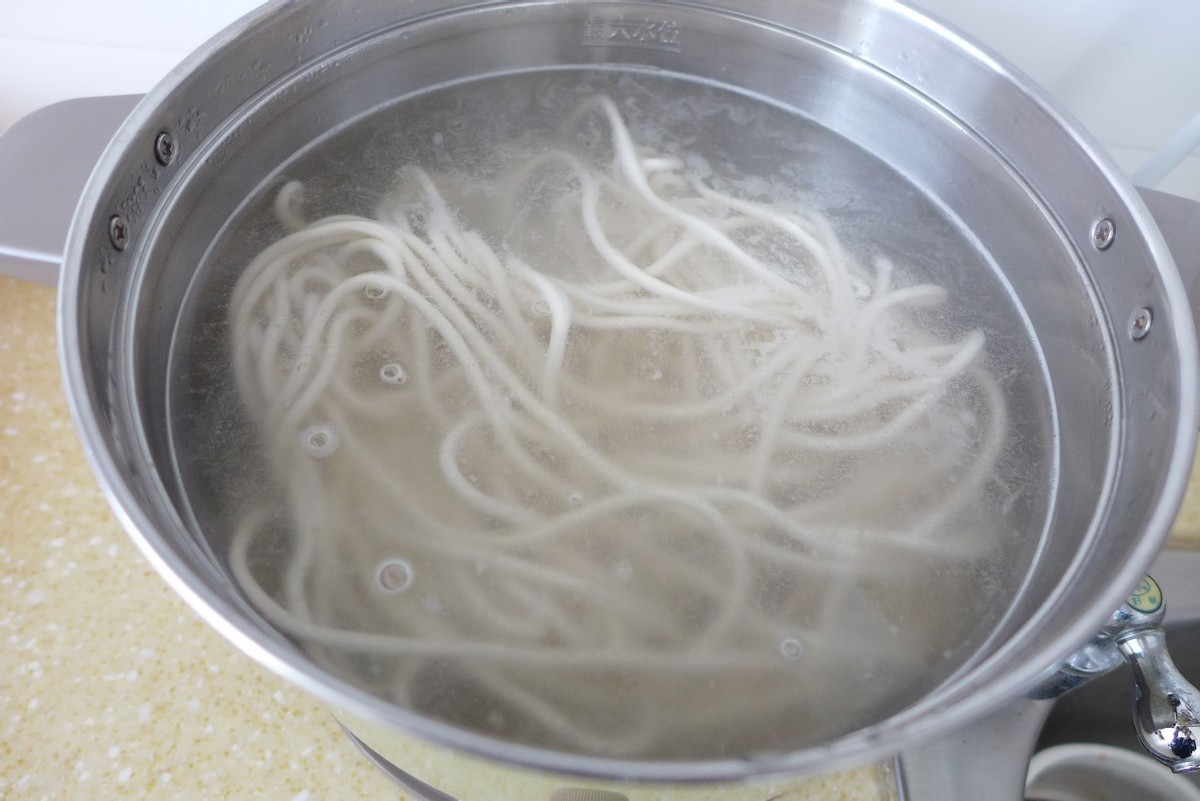 一碗热气腾腾的番茄牛肉面,简单好吃,连汤都不剩