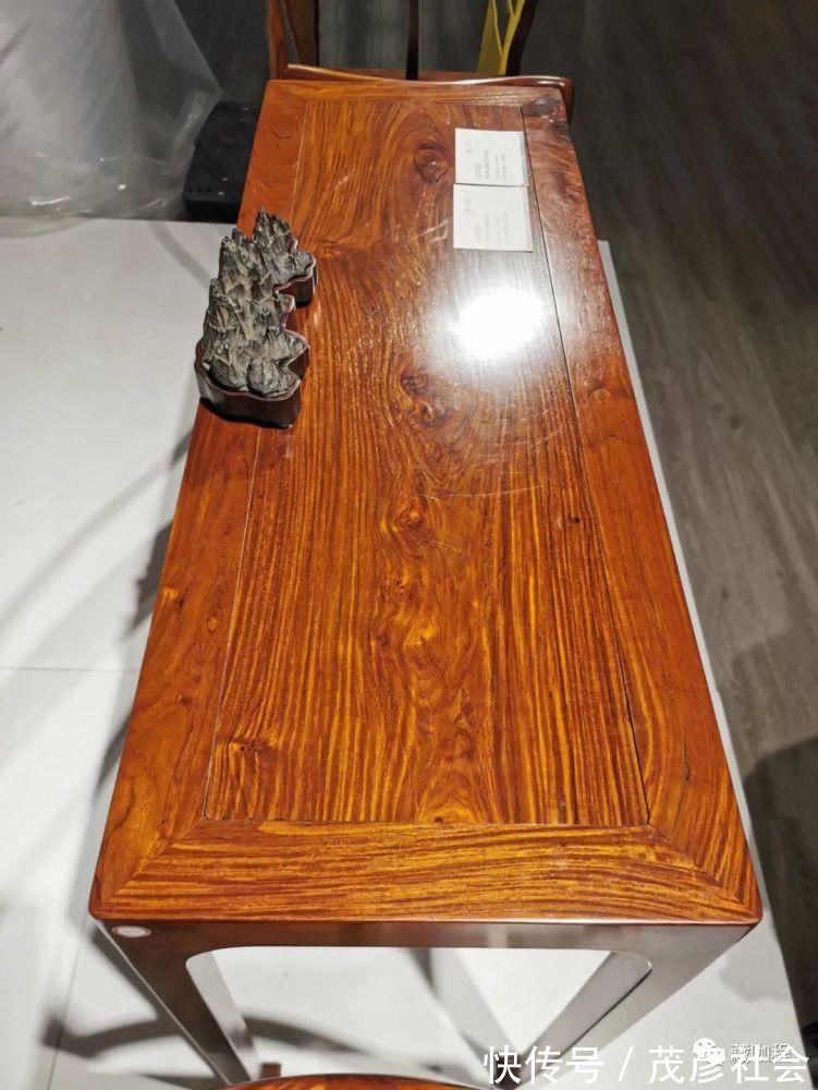 马蹄|马蹄够大、够奢侈,海黄四面平桌材质一流