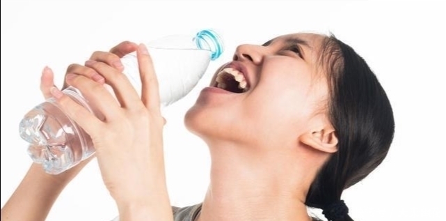 身子|身子湿气重有4大表现,少吃两种水果,湿气不沾身