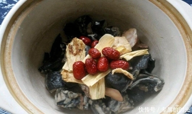 营养物质|中医建议:湿气重的人,经常用它泡水喝,排湿气,健脾养胃不发胖