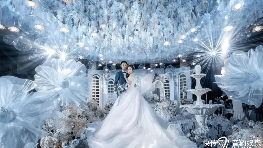 通透蓝的童话婚礼,有漂浮在海上的泡沫,和静谧的海棠花开