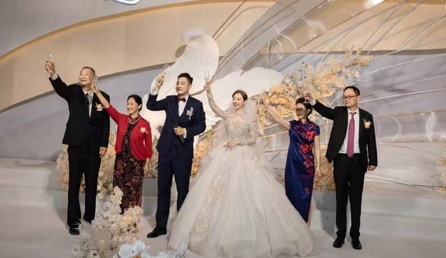 王睁茗|恭喜!国羽又一名将大婚,娇妻肤白貌美气质佳,林丹杨晨到场祝贺