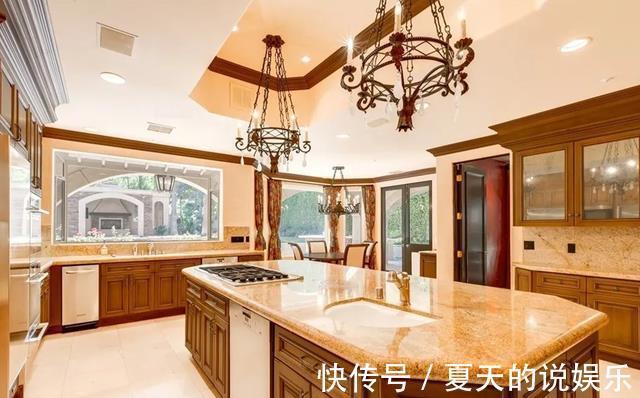 美国|参观董卿在美国的豪宅，全屋卫生间都有十个，户外环境像园林景观