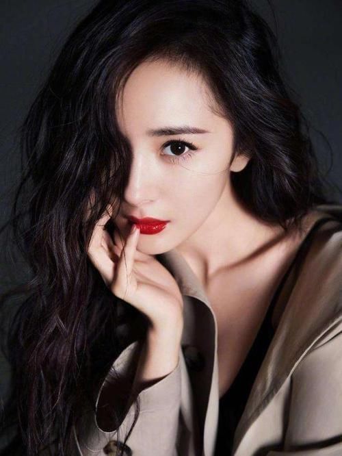 唐艺昕|女生脸上有这4个特征,常被称为精致脸,很容易招惹异性!