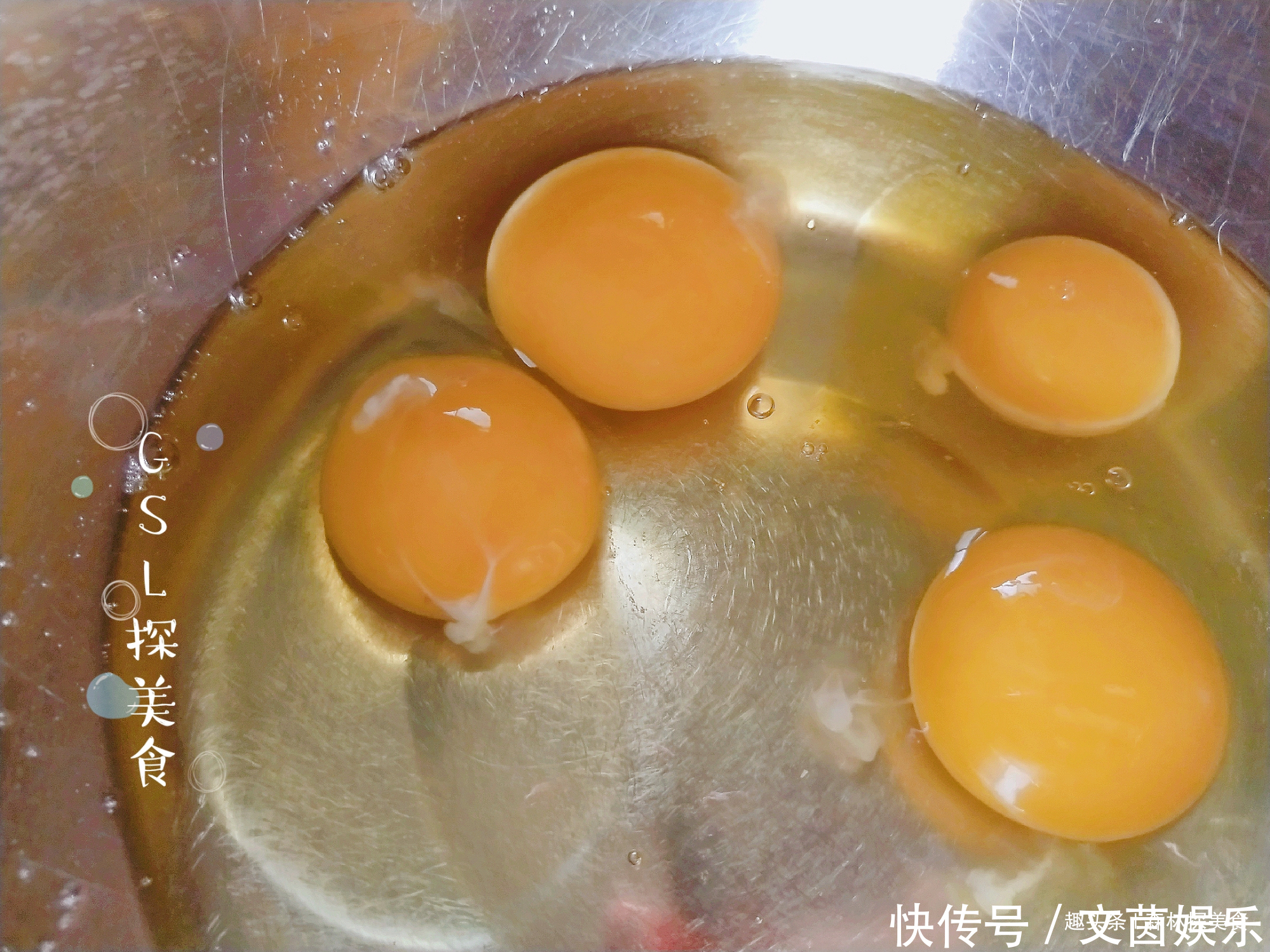 四个鸡蛋半碗面粉,在家制作蛋糕,无水无油,香甜松软,老少爱吃